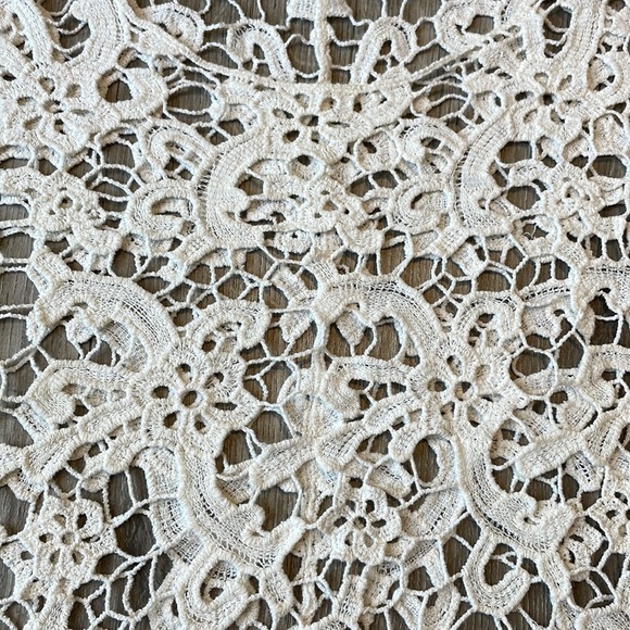 ISSI Adorable fashionable crop cream open crochet top - Picture 5 of 5